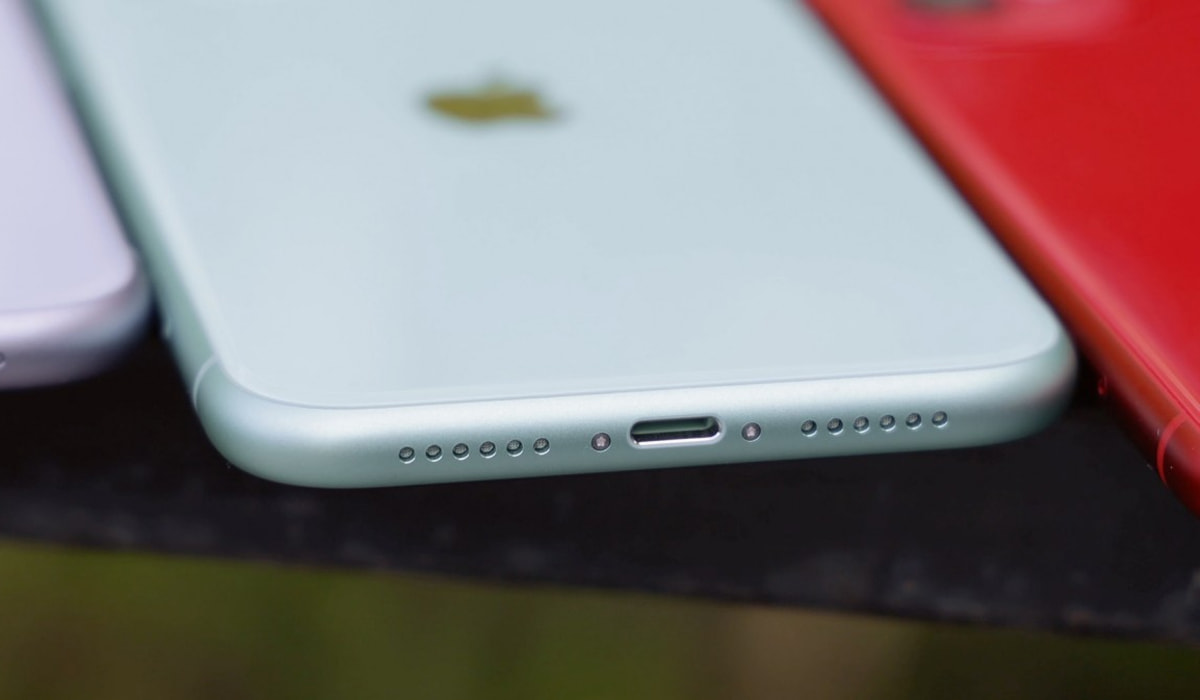 iphone-15-could-be-the-first-with-usb-c-and-apple-is-worried!