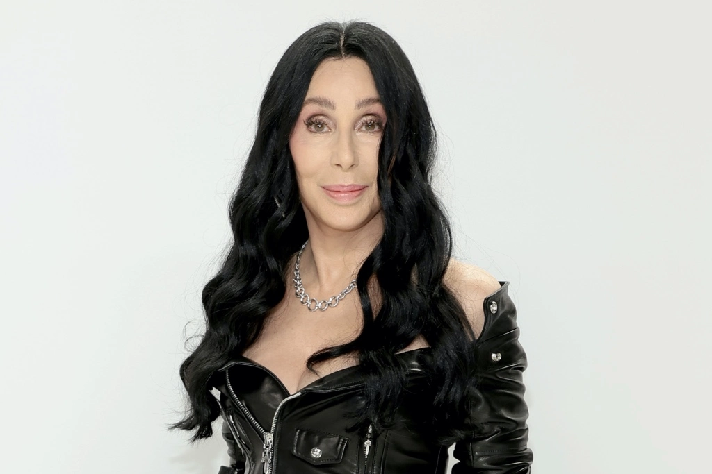 who is cher dating