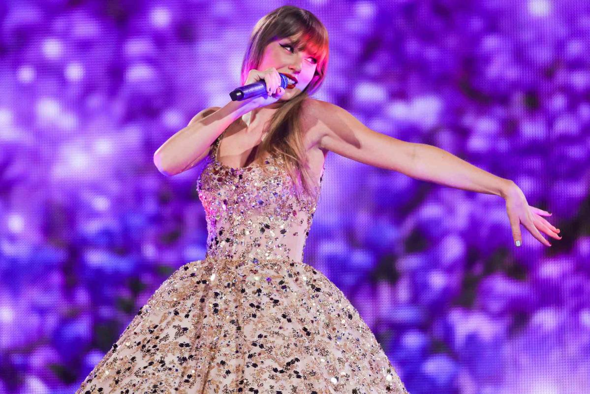 Taylor Swift Returns to the Stage in Tampa After Joe Alwyn Breakup News 