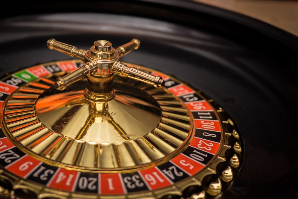 Why Live Dealer Casino Games Use A Mixture of Old and New Technology