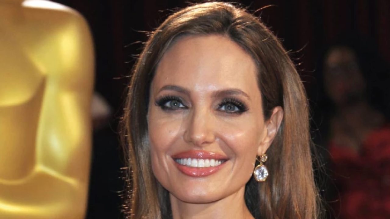 angelina jolie plastic surgery