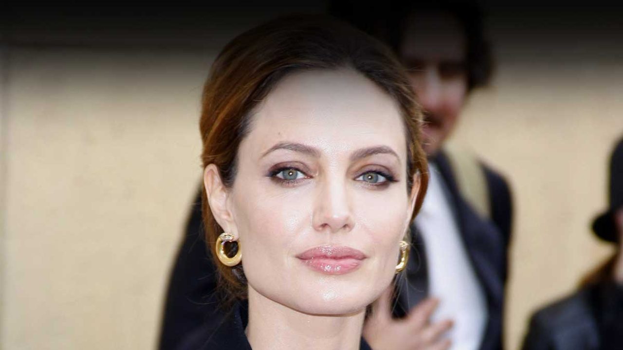 angelina jolie plastic surgery