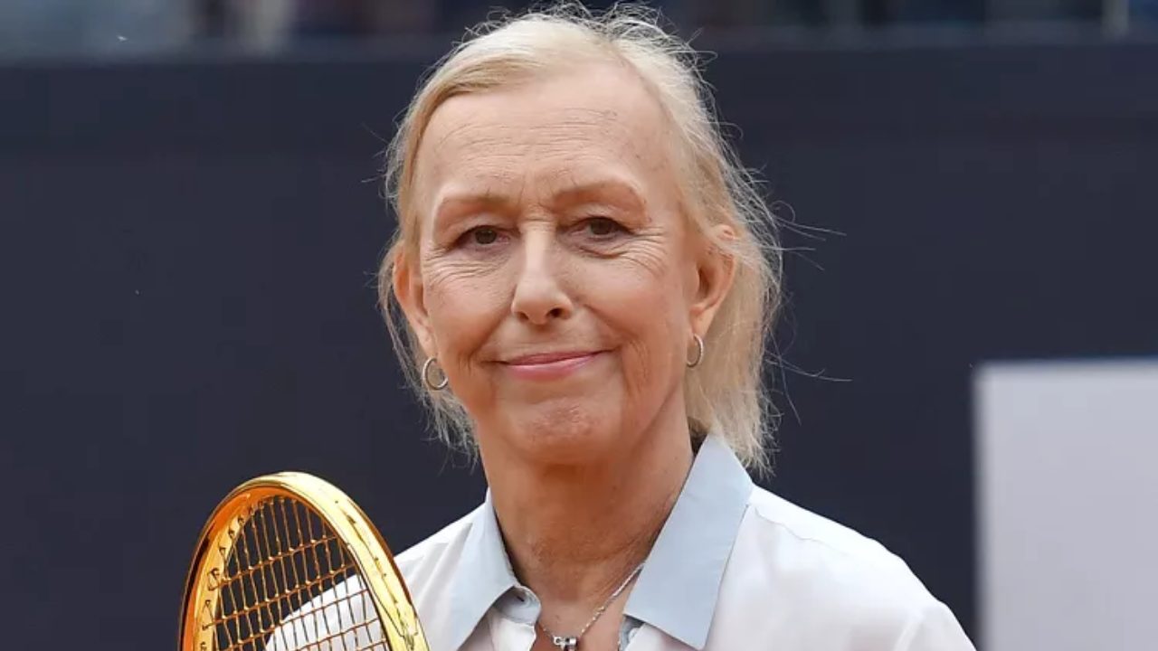 'I Got the All Clear!' says Martina Navratilova in her cancer update.