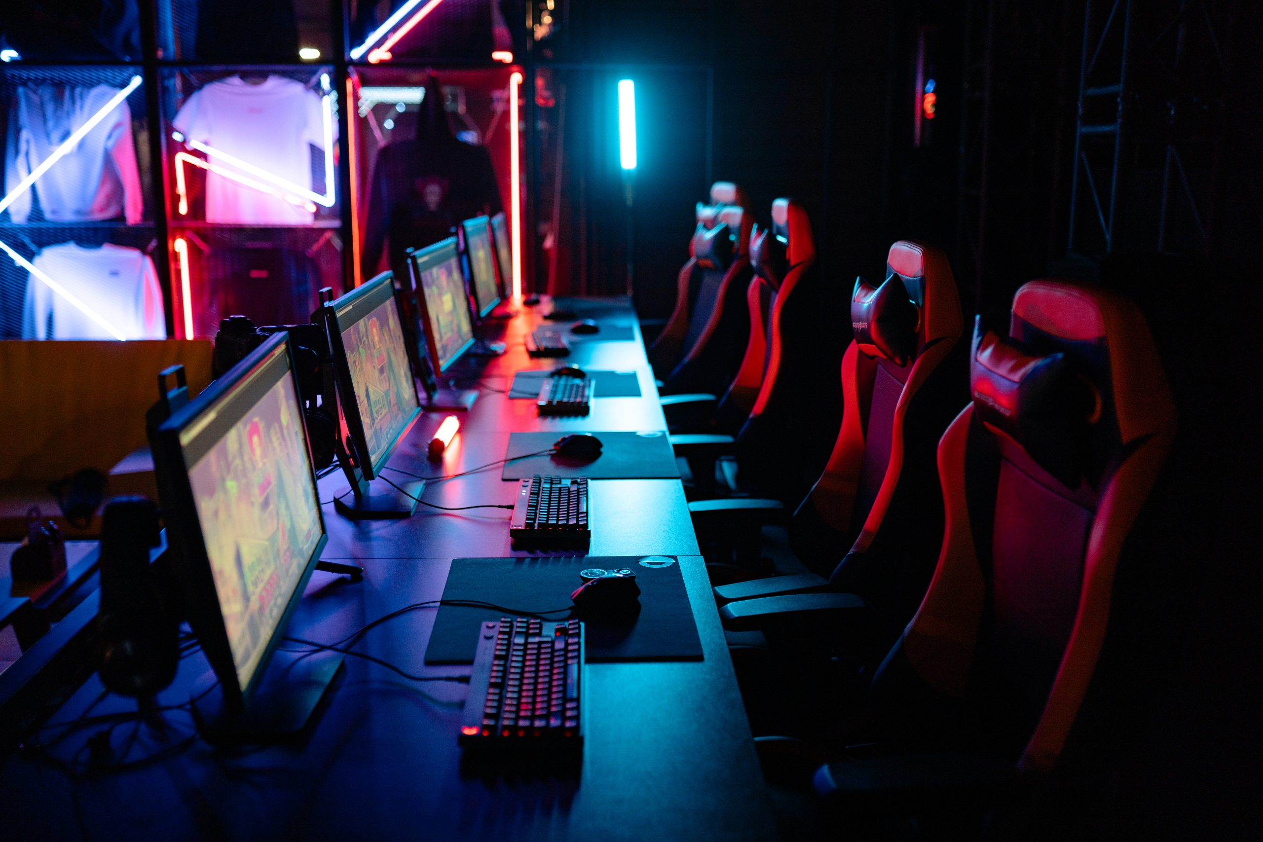 From Console to PC: Exploring the Growing Popularity of eSports in Entertainment